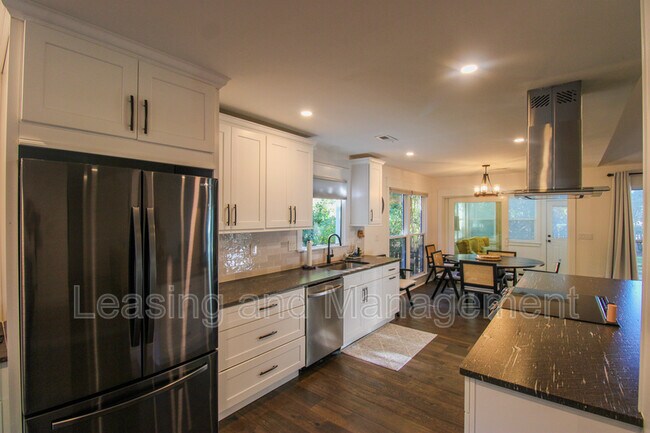 Photo - 1121 Parkway Dr