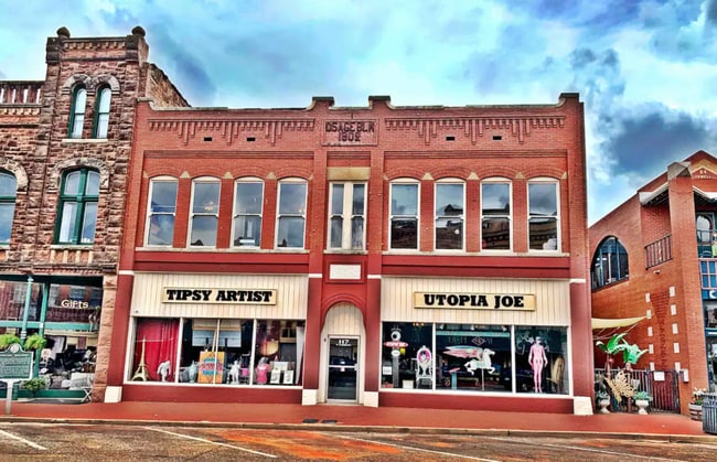 Vinyl Loft Upstairs - 117 W Harrison Ave Unidad Vinyl Loft