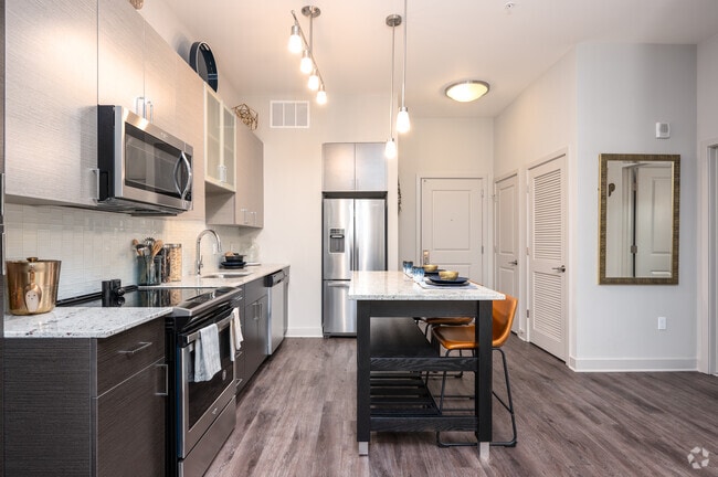 1BR, 1BA - 761SF