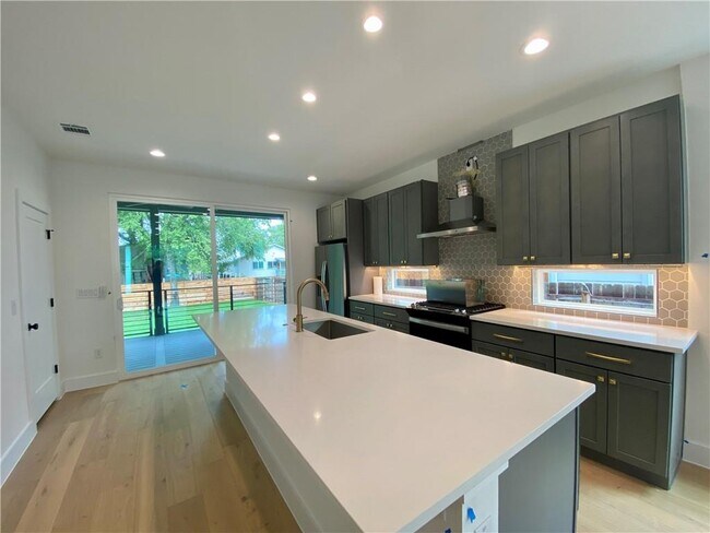 Photo - 1118 Omega Ave