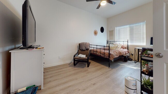 Photo - 5270 Manhasset Dr