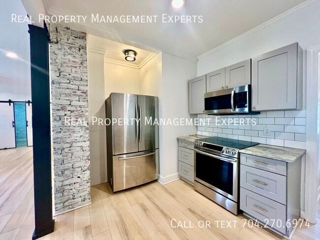 Photo - 2710 Kendrick Ave