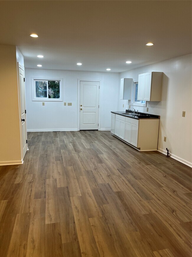 Photo - 254 E 30th St