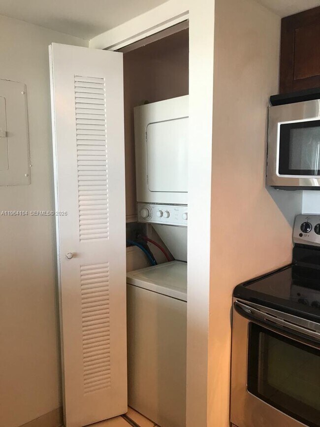 Photo - 7601 E Treasure Dr Unidad 915