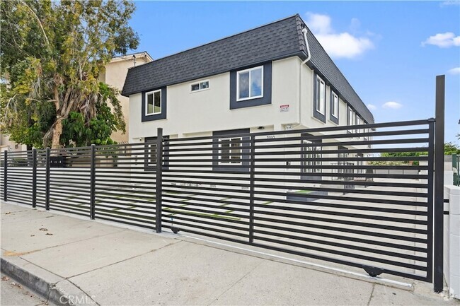 Building Photo - 7010 Lennox Ave Rental