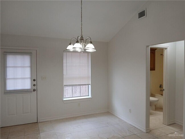 Photo - 9 Bahamas Dr