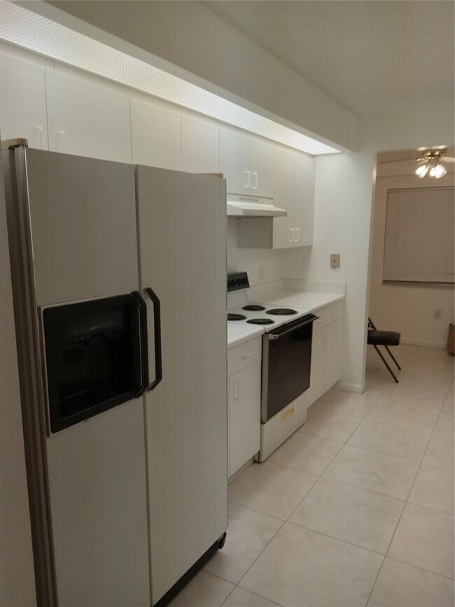 Building Photo - 901 SW 138th Ave Unit C-406