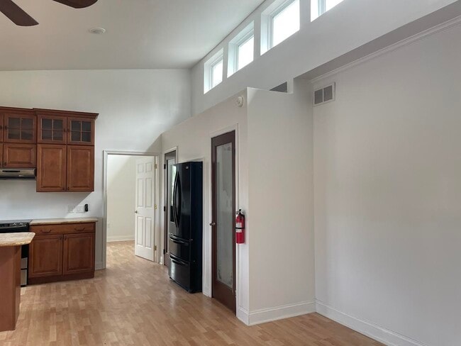 Photo - 807 Sarah St Unit E