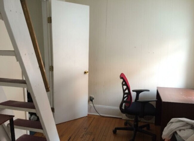 Photo - NO FEE - KENMORE 3 BR Apartment - 9/1/2026