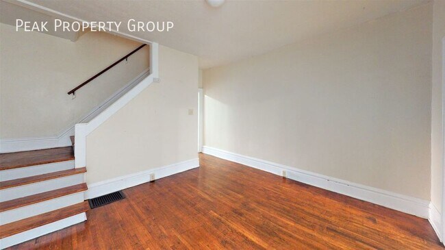 Photo - 1482 Summit St