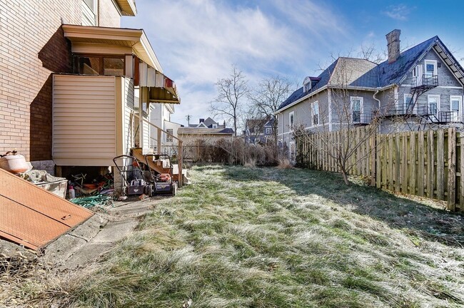 Photo - 985 Windsor St Unit 985