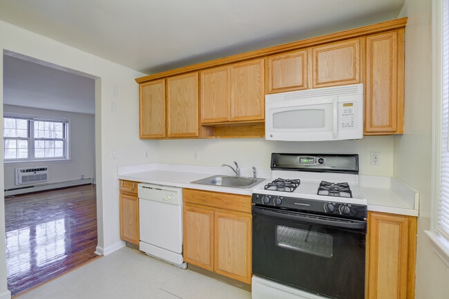 Kitchen - 4 Rm, 2 Bd, 1 Ba