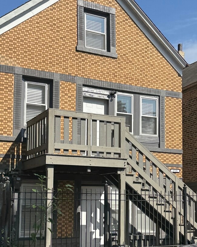 Building Photo - 2731 S Homan Ave Rental