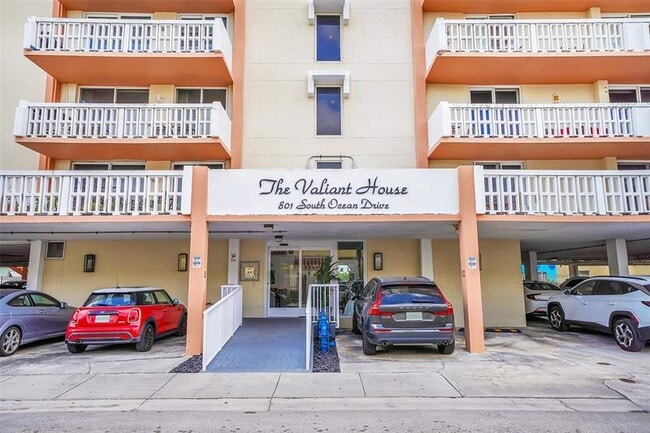 Building Photo - 801 S Ocean Dr Unit 1005 Rental
