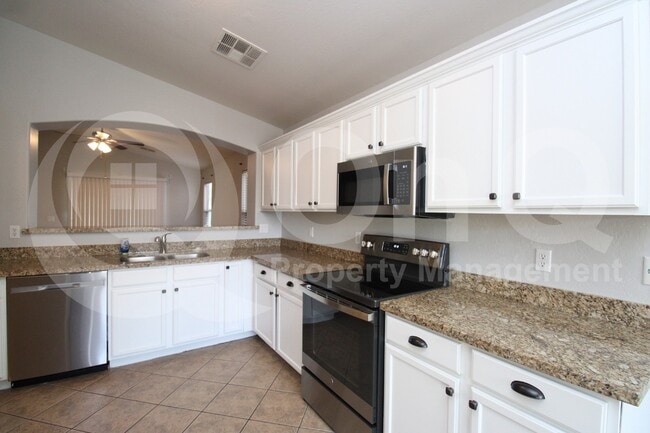 Building Photo - 45588 W Tulip Ln Rental