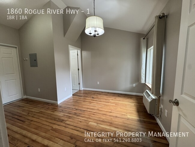 Photo - 1860 Rogue River Hwy Unit 1