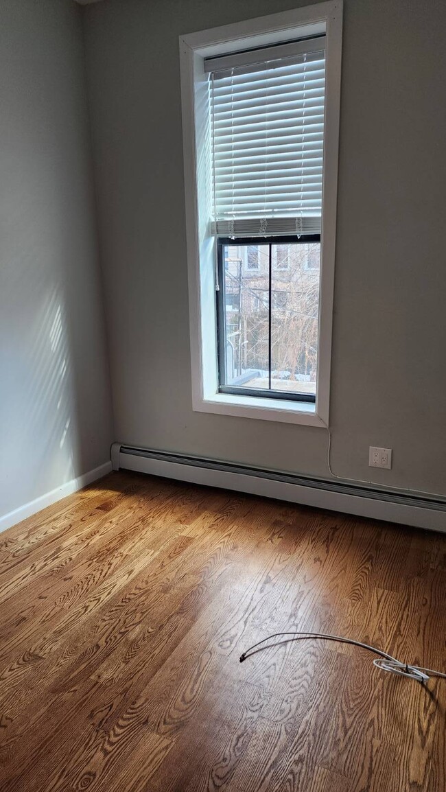 Photo - 1232 Putnam Ave