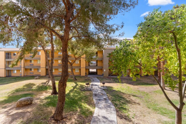 Photo - 3825 Cambridge St