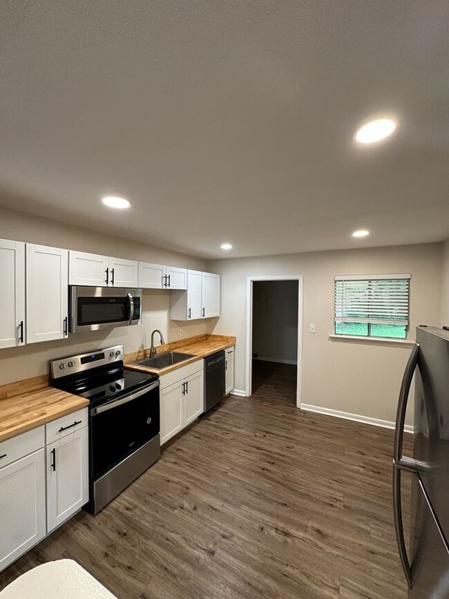 Photo - Charming Pet-Friendly 2BR Home with Off-Street Parking in Chattanooga