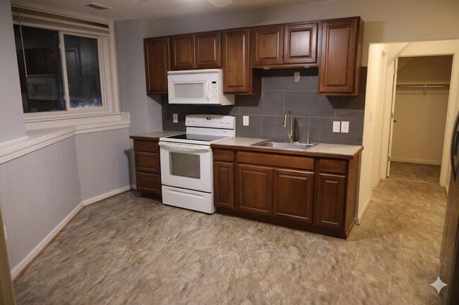 Photo - 1152 Main St Unit Apt 3