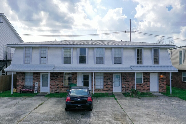 Building Photo - 201 Belle Terre Blvd Rental