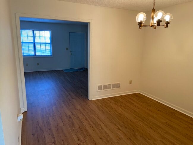 Photo - 5010 Hawthorne Ct