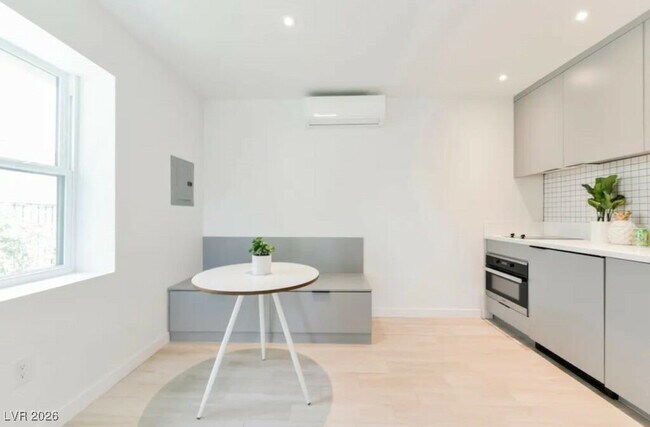 Photo - 715 S 3rd St Unidad 9