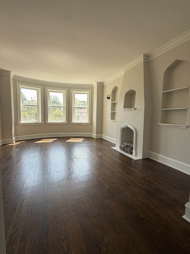 Building Photo - 3314 W Balmoral Ave Unit #2