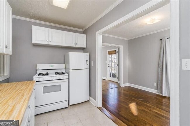 Photo - 312 Phillips Dr SE
