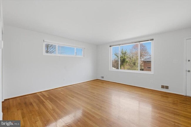 Photo - 5039 8th Rd S