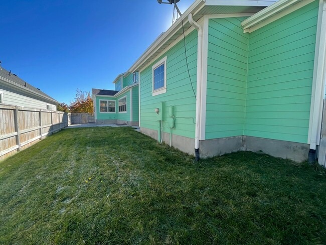 Photo - Beautiful 5 Bedroom Home in Daybreak