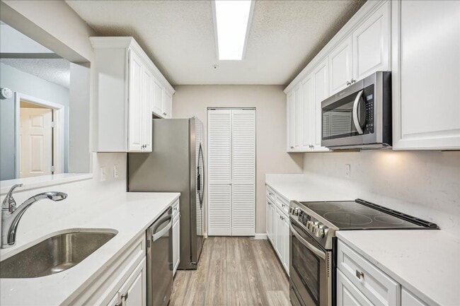 Photo - Great 3+2+ Loft in Germantown! Unit 14