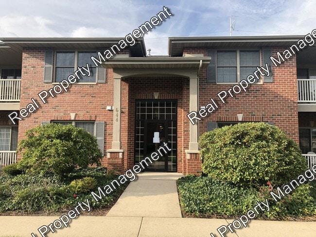 Building Photo - 2 Bedroom Condo