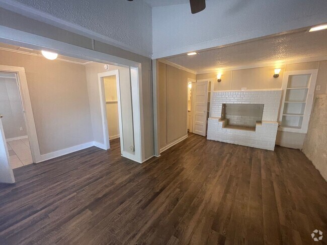 Building Photo - Cozy 1 Bedroom 1 Bath  Downstairs Unit 2008 Sanquinet Rental