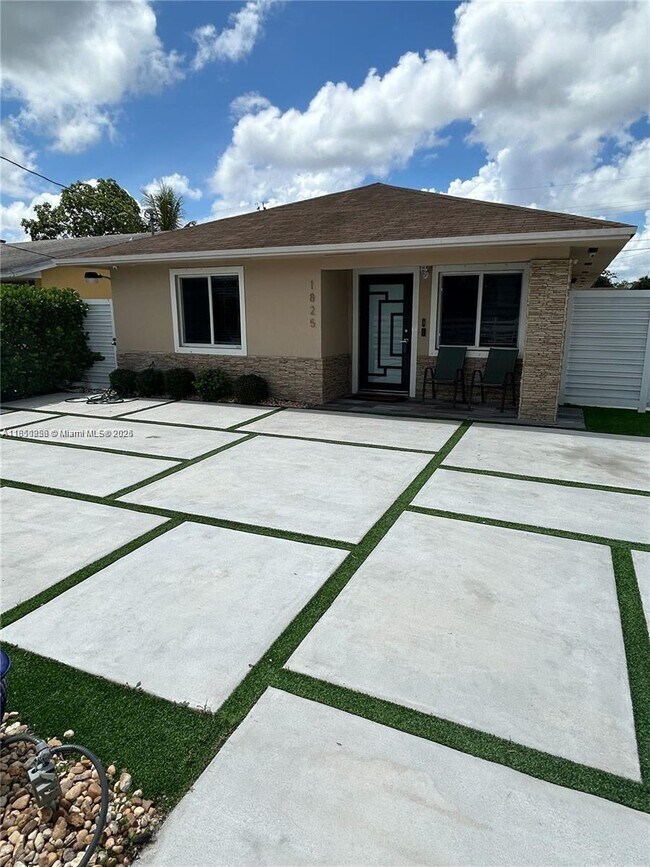 Building Photo - 1825 NW 154th St Rental