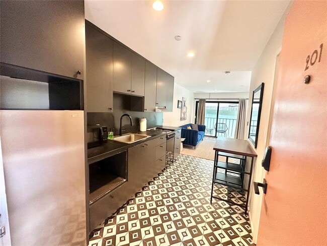 Photo - 201 Academy Dr Unidad 201