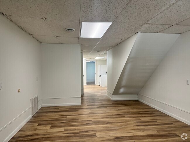 Building Photo - 106 Elk St Unit #3 Rental