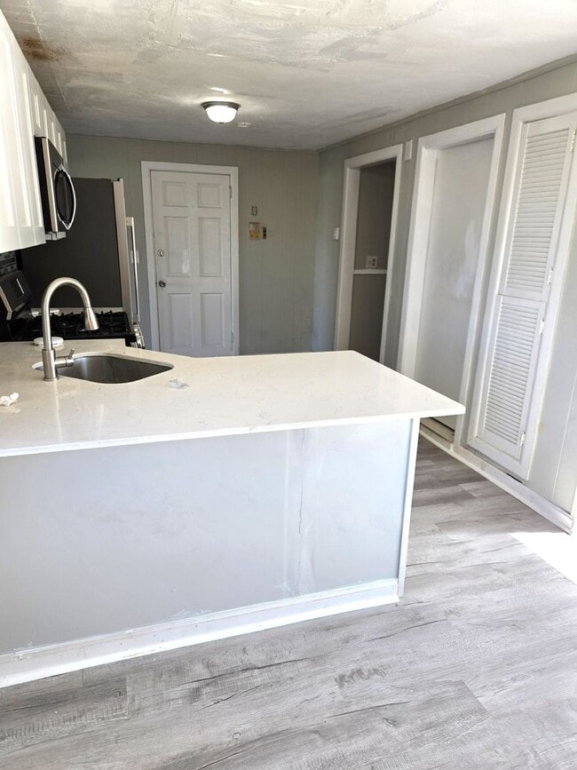 Building Photo - 150 Sisson St Unit 2