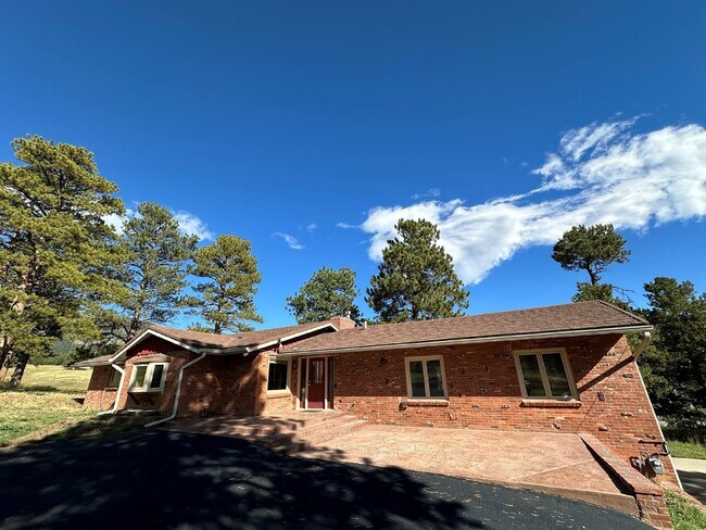 Spacious 4 Bedroom Home in North Evergreen!! - Spacious 4 Bedroom Home in North Evergreen!!