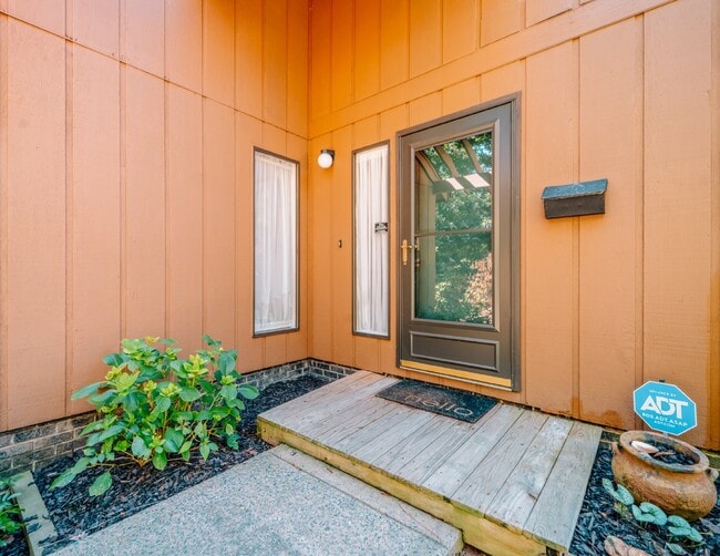 Photo - Spacious 5-Bedroom End-Unit Townhome in Reston with 3 Finished Levels, Renovated Kitchen & Fenced...