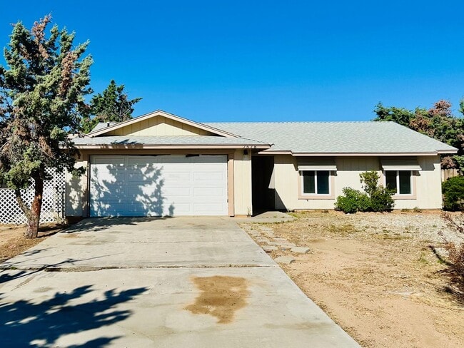 Building Photo - Charming 3 Bedroom, 2 Bath Home with Sunroom – Hesperia