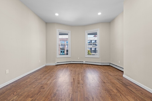 Photo - 460 S 6th Ave Unidad First floor
