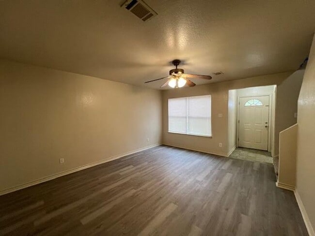Building Photo - 2 bedroom townhome in Moody, TX.