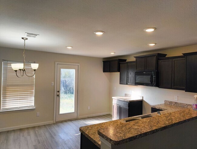 Photo - 1540 Chama Dr