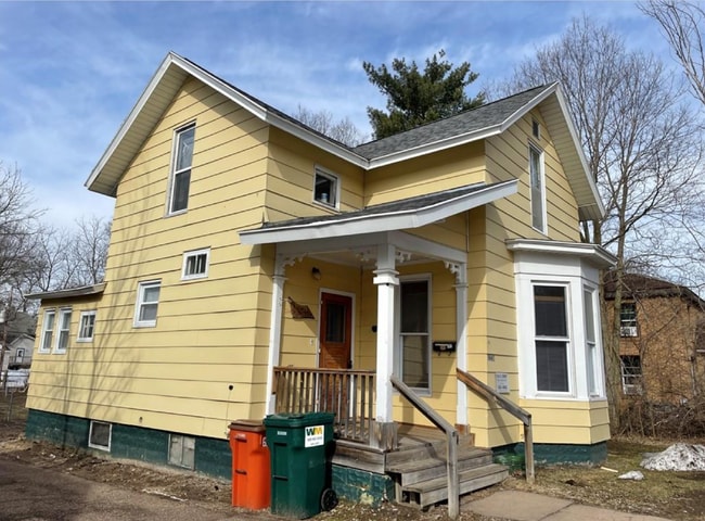Photo - 4 bed 2 bath near UWEC available June 1st!...