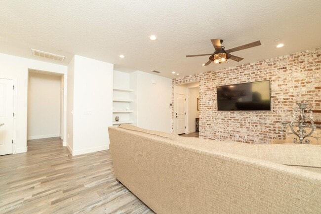 Photo - Newly Built 3/2.5 Woodside Home In Riverstone