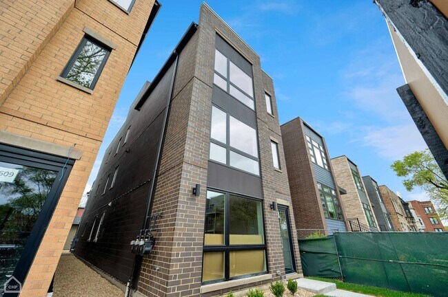 Building Photo - 4607 S St Lawrence Ave Unit 2