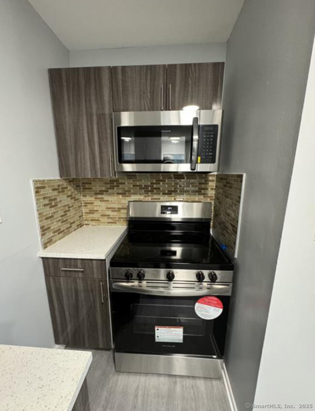 Building Photo - 1795 North Ave Unit 13 Rental