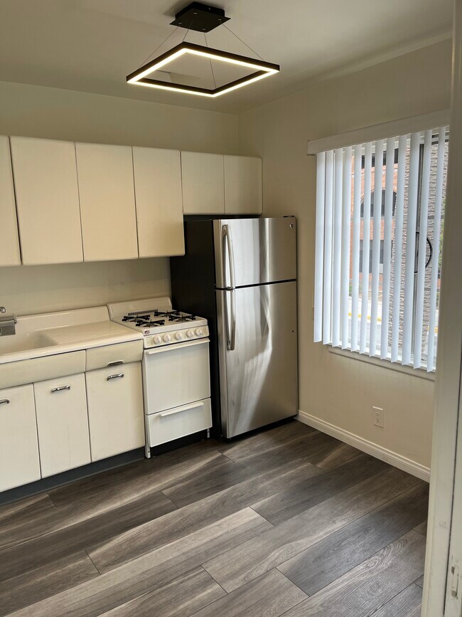 9 - Kitchen