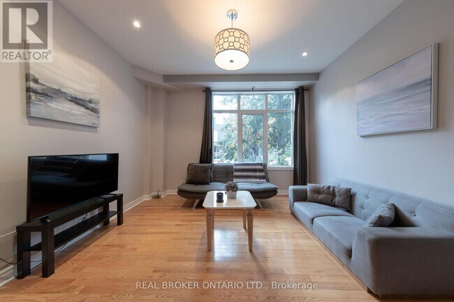 Photo - 179 Hanson St